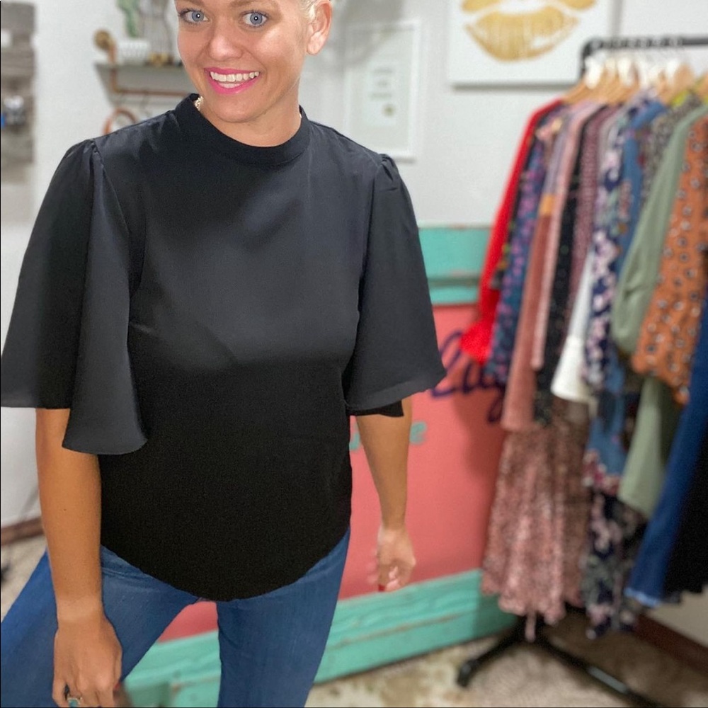 Cute black top